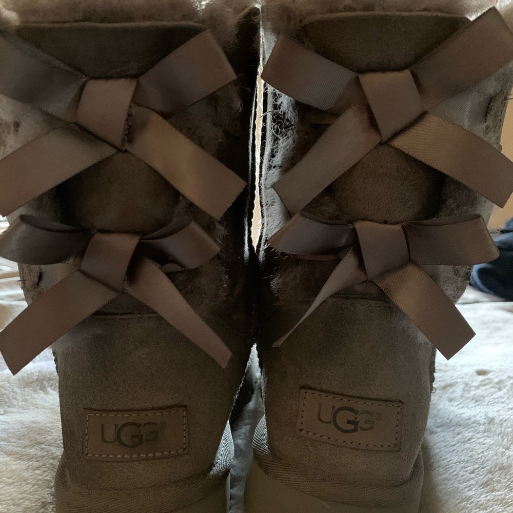 Gray Bailey Bow ll UGGS